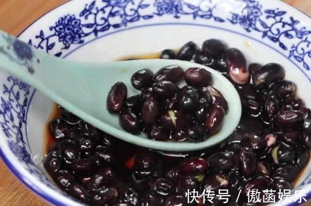 醋泡黑豆|黑豆全身都是宝,简单一做,营养又好吃,美容护发,养生效果极好