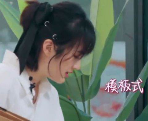 中餐厅5|《中餐厅》姚安娜渐入佳境，与李小鹏“尬聊”细节，说明良好家教