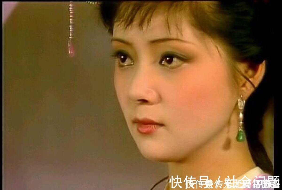 薛宝钗|贾探春为何公然要将薛宝钗撵出大观园?其实不只是她一个想撵