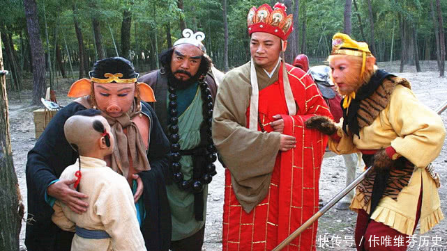 孙悟空|《西游记》“骗”观众33年,龙宫用鱼缸拍,孙悟空差点被烧死