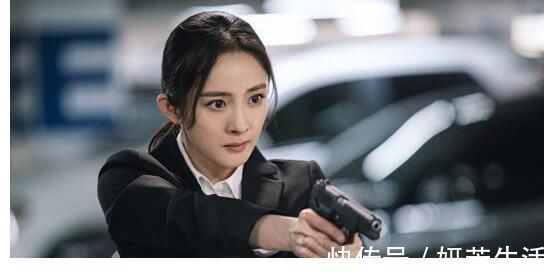 杨幂《你我皆王者》路透:蓝色挑染成焦点,秒变电竞女主