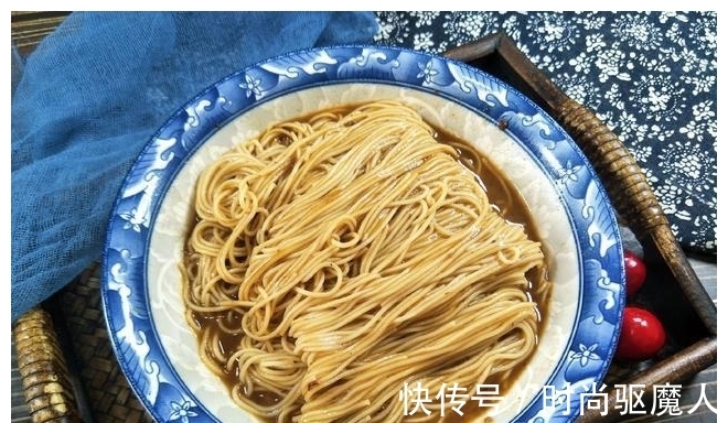 筋道|煮面条时,沸水下锅就错了!记住这3点,面条爽滑筋道