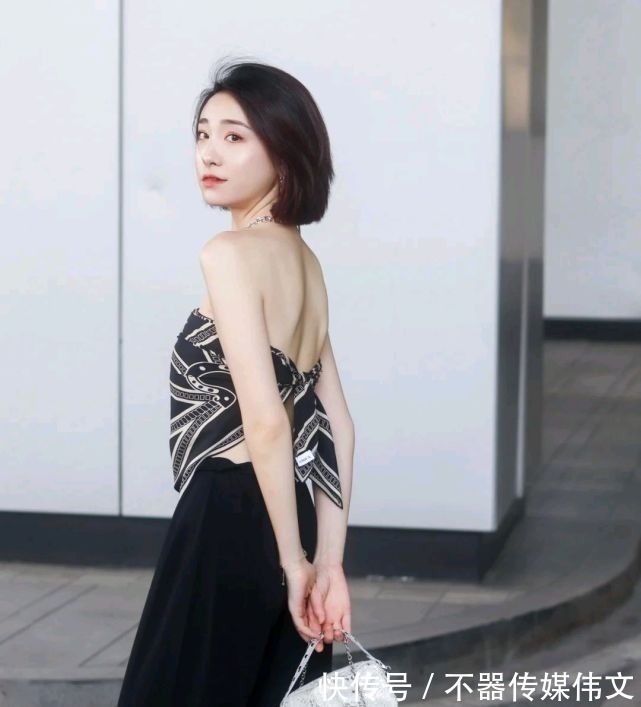 时尚博主 敢穿太重要了,大胆尝试不一样的穿搭风格,演绎美丽的视觉盛宴