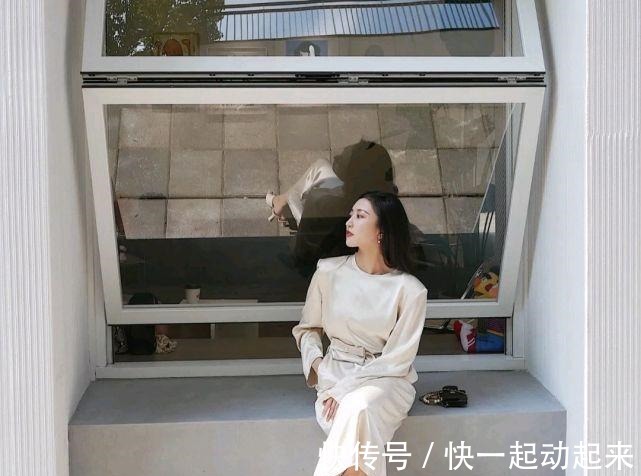 服装 越来越流行极简风穿搭，简简单单的穿搭风格，精致又高级