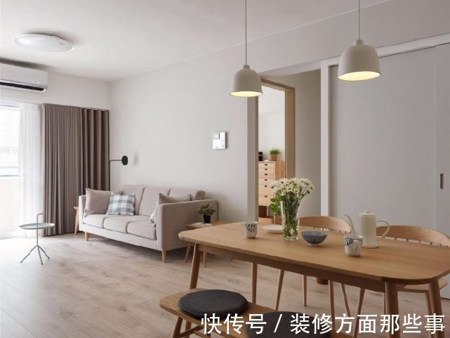 宜家|85平宜家风二居室，电视背景墙没有多余的造型，显得空间很大