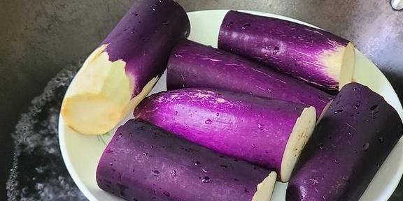 黄豆酱|茄子这样做味道更香，教你一道蒜蓉茄子的做法，简单美味嘴馋就做