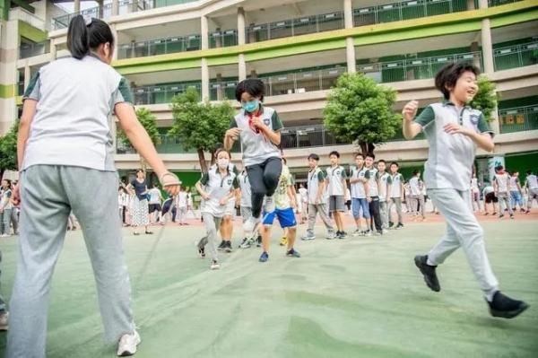 学生们|“双减”后，15分钟的作业够吗？8万元的辅导班还用上吗？