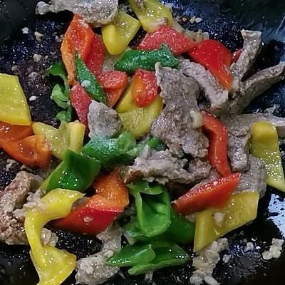 三椒牛柳好吃有诀窍，学会这2个技巧，真费米饭