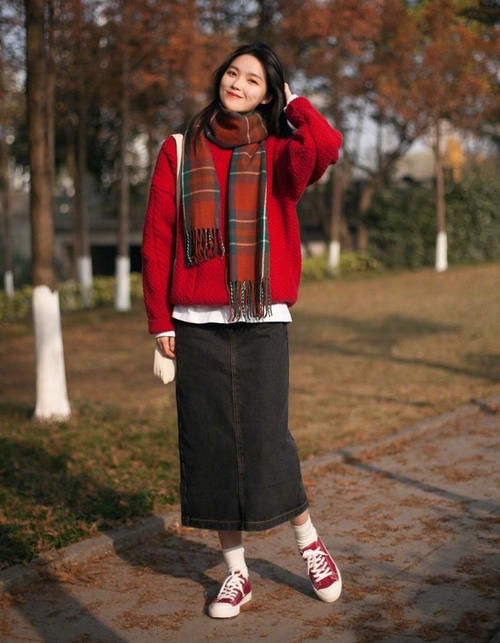 早春穿什么优雅还时髦？温柔博主的4个“配色”妙招，简直美极了