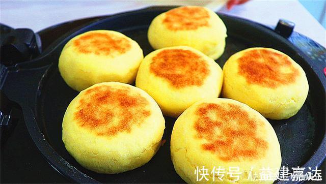 面饼|面粉别蒸馒头吃了，教你最好吃的做法，10分钟出锅，比油饼还简单
