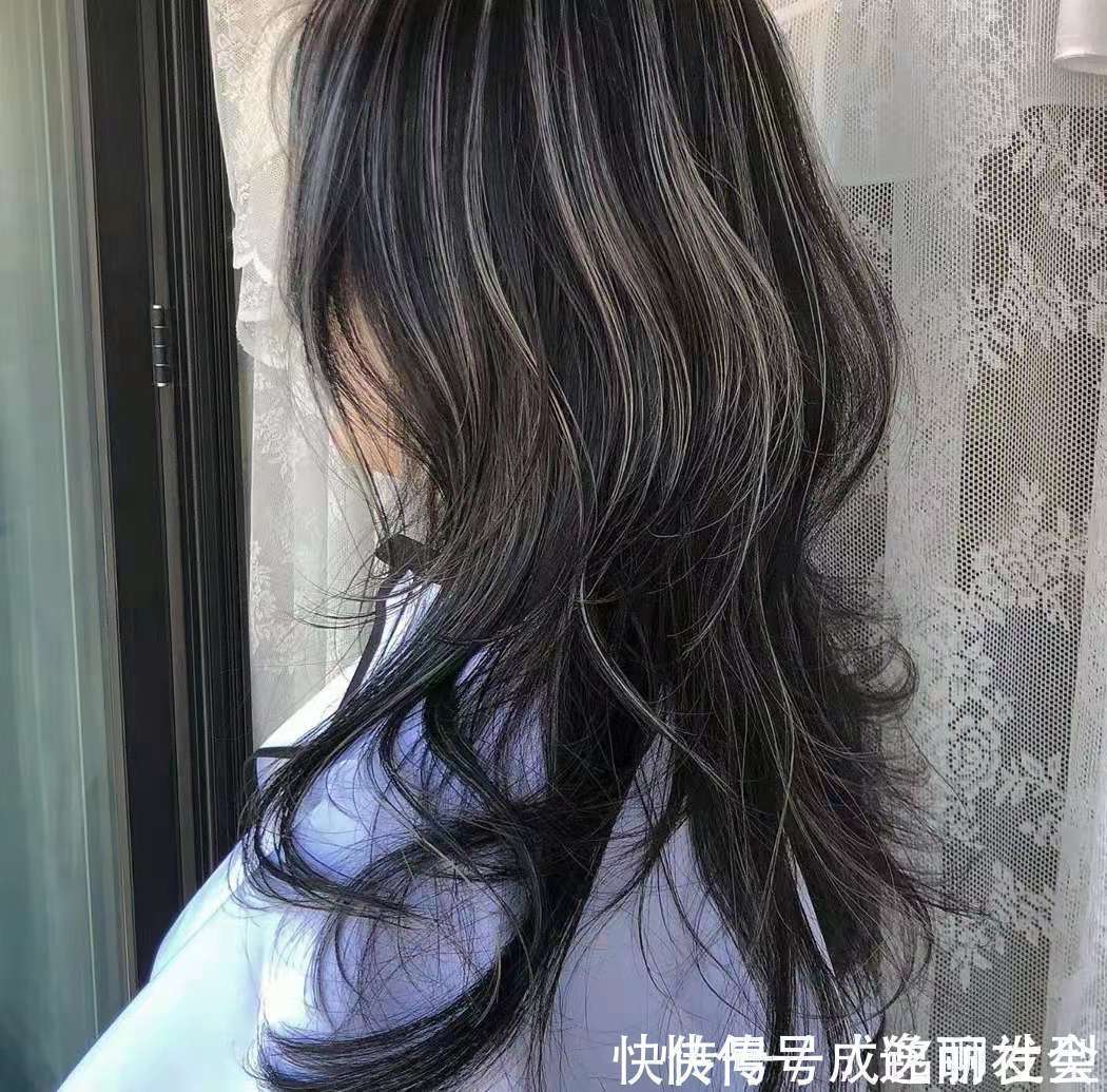 头发|还在为白发多而发愁?这些网红却专门染花白发,的确很潮的感觉