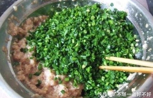 顺序|调饺子馅的顺序别弄错了,这样包饺子不出水,煮熟后美味不破皮!