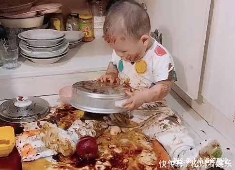 娃娃菜|萌娃“大闹厨房”走红,网友像极了正在腌制中的“娃娃菜”