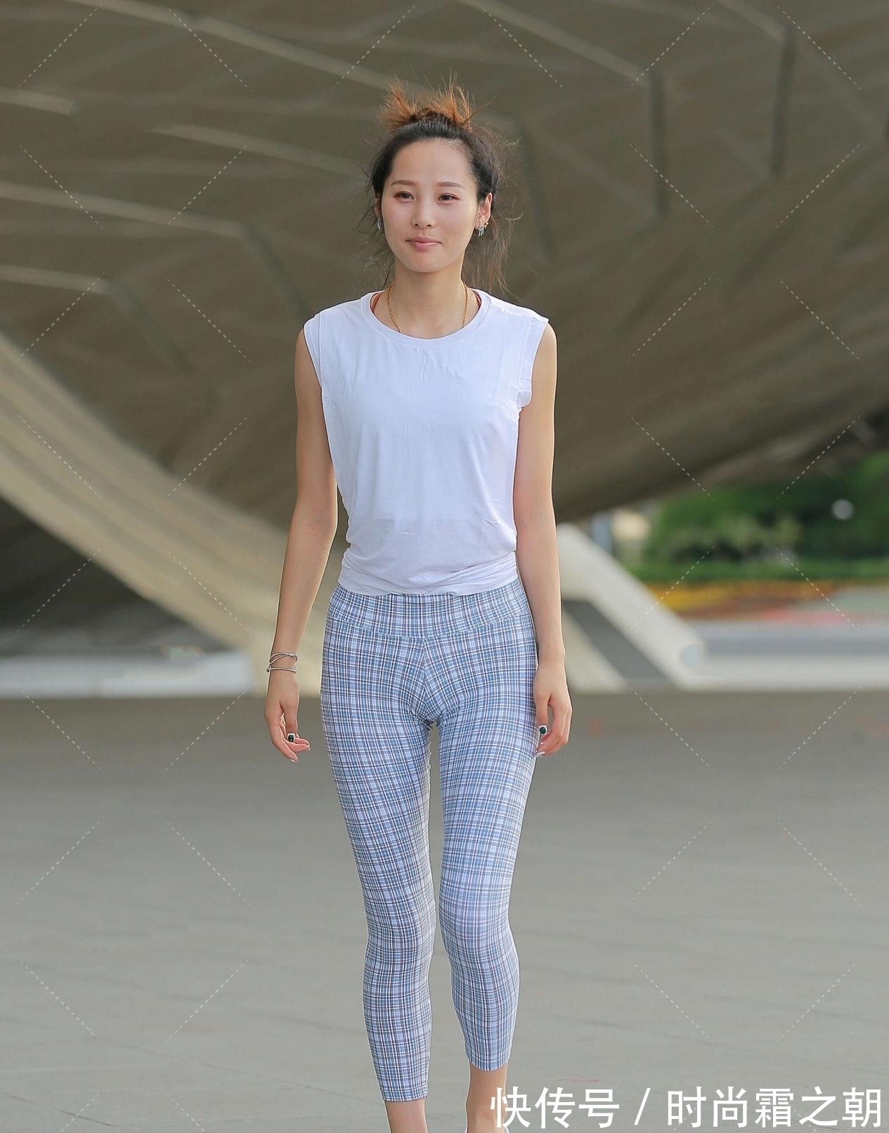 t恤 无袖圆领白T恤,兼具运动感的同时,又有减龄的效果