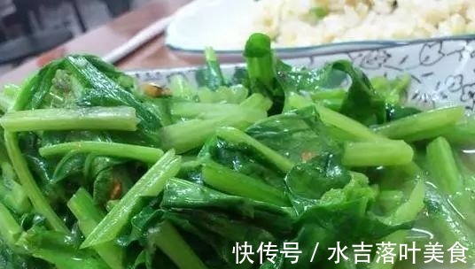 炒青菜|无论炒什么青菜，都不要直接下油锅！做好这2步，出锅翠绿不变黑！