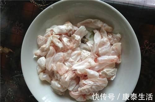 它是鱼身上最营养的，与燕窝齐名，胶原蛋白多，很多人却直接扔掉