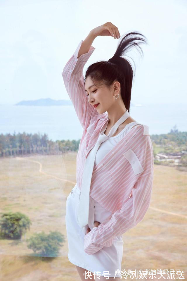 丸子头 女人别再披头散发了,很显老!今年流行这5种发型,减龄显脸小