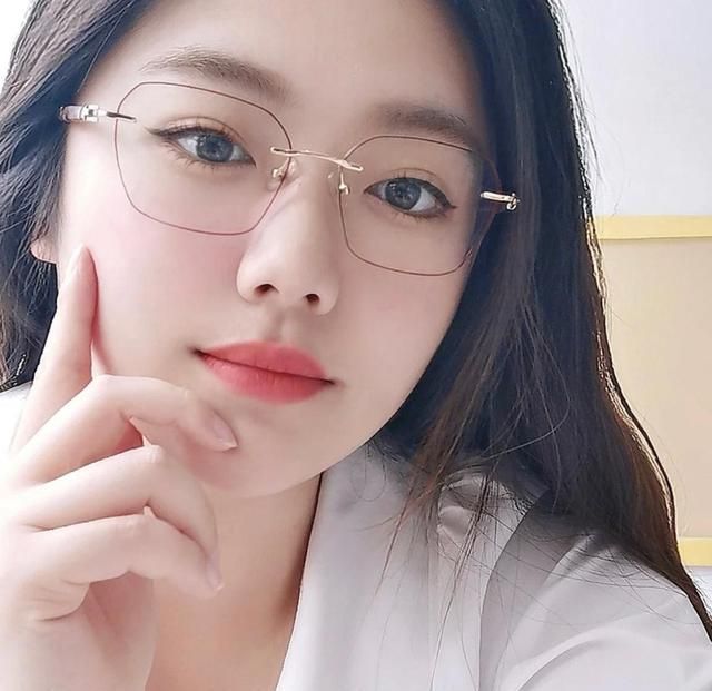 眉毛|“戴眼镜”的女人,这样化妆才好看!放大双眼又气质,颜值提升快