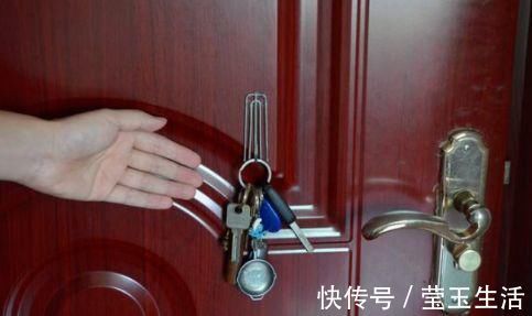 窗帘|生活：你家有窗帘挂钩吗？放在厨房特别实用，涨知识了！