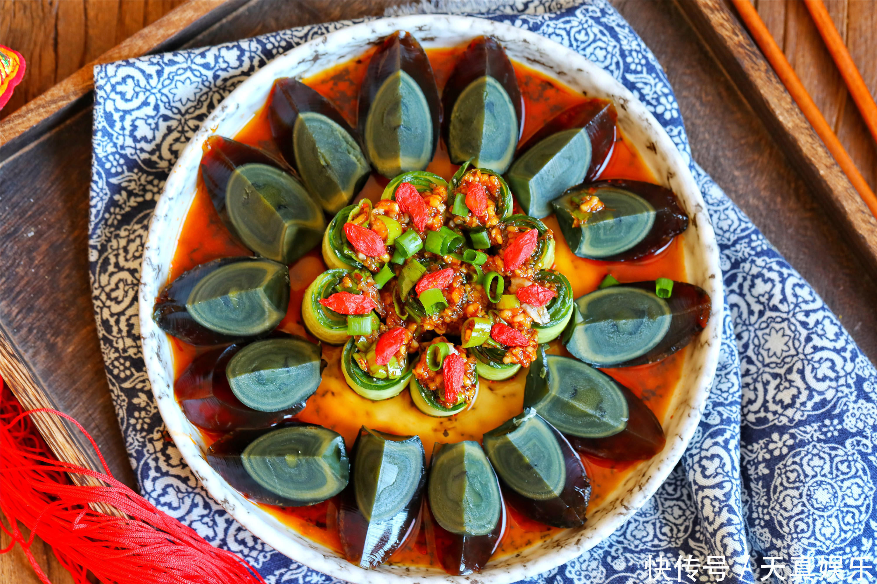 东北人家年夜饭,凉拌菜少不了,做多少都光盘,精心摆盘真漂亮