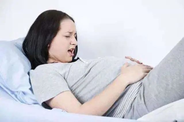 胎动|胎儿在孕妈肚子里抖动是怎么回事可不是你以为的胎动，别弄错了