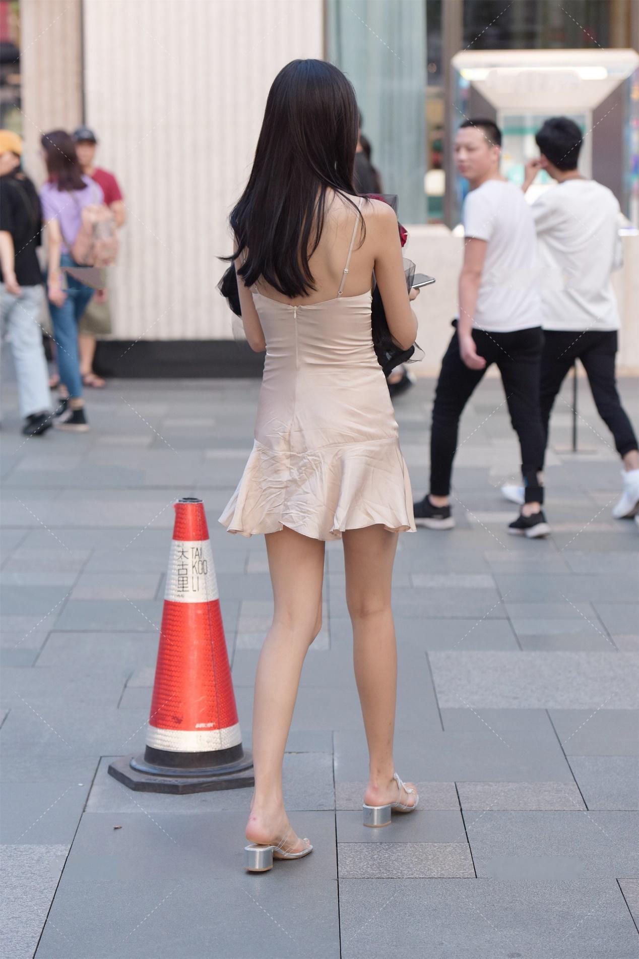 连衣裙|背心连衣裙穿上很优雅, 冰丝显高级