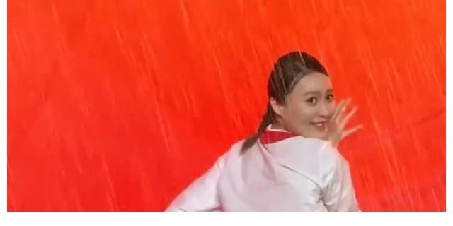 特写镜头|鸟巢感动瞬间的背后：为什么上一秒下雨，下一秒演员衣服就干了？