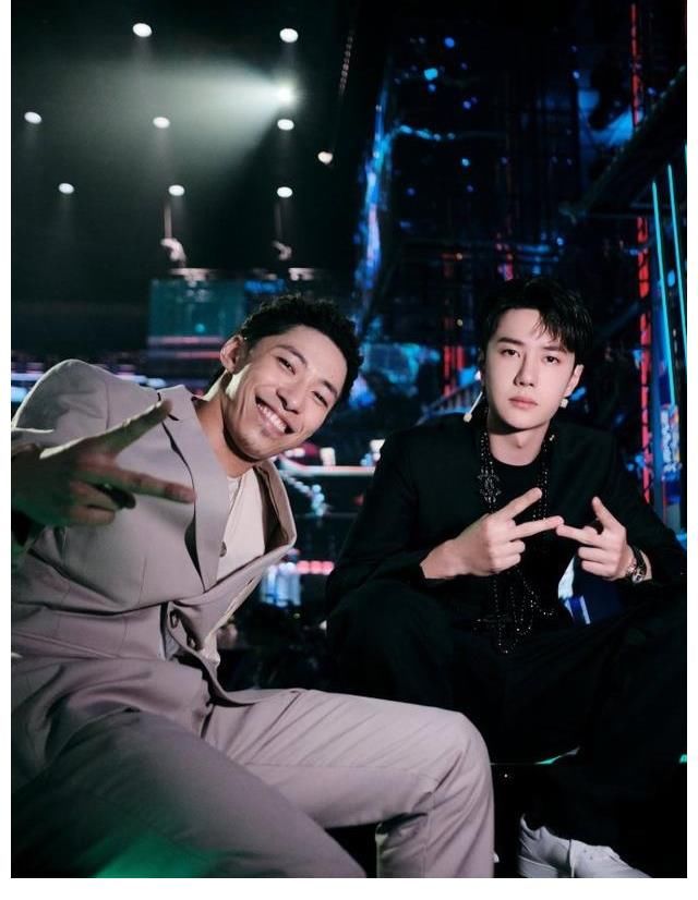 王一博率領(lǐng)一波王炸奪冠非議聲不斷：成績斐然實屬情理之中