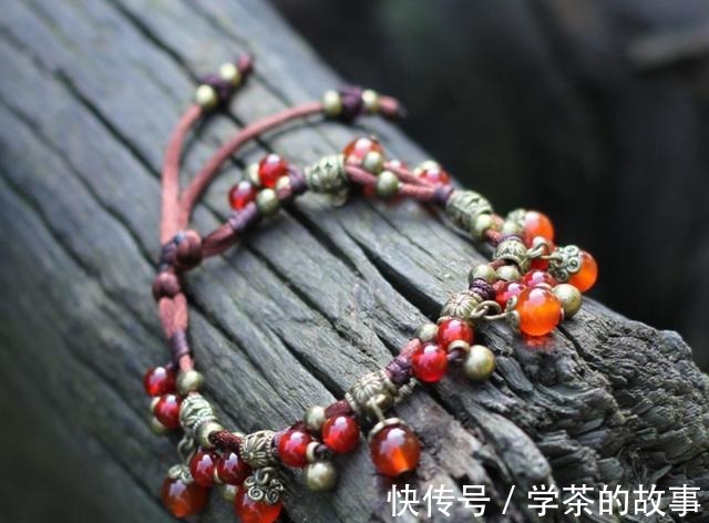 脚链 又到了露脚踝的季节,你确定不戴上一款脚链去炸炸街吗!