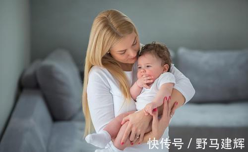 母亲|经常抱的宝宝,和经常躺的宝宝哪个更健康?医生直言:差距很明显