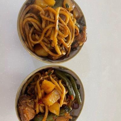 面条|学会这道排骨土豆豆角焖面,吃饭时间不用愁