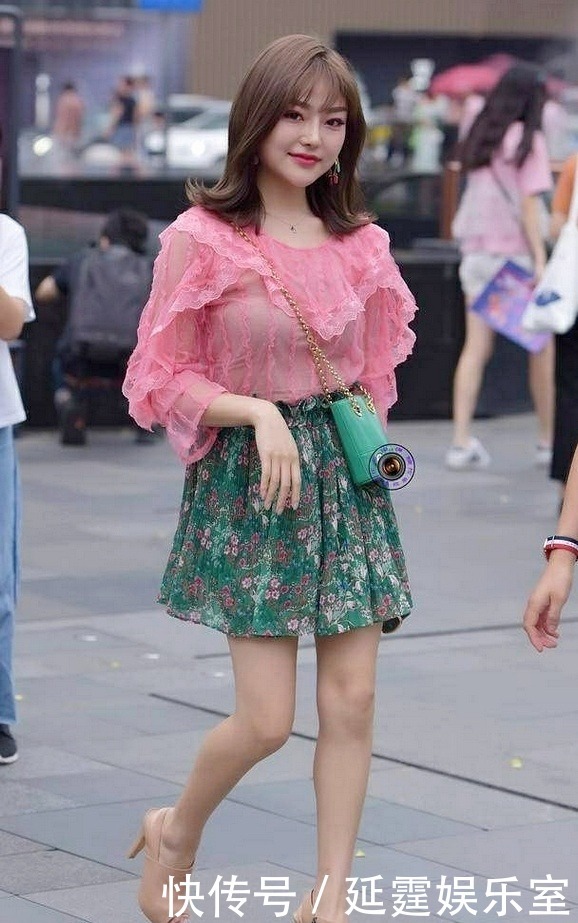 恰到好处|微胖辣妈胖的恰到好处,自信展现长腿,不仅帅气还很知性