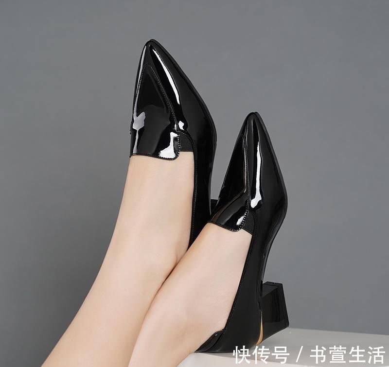 单鞋 这样的高跟鞋确实美, 上脚显白又时髦, 就算没钱也要买