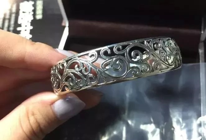 钢印|孩子满月时2000块买的银饰,没多久就氧化发黄?