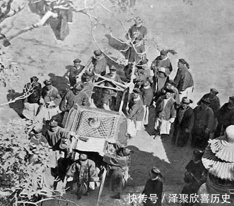 电视|真实的皇帝出行比电视里简单，1905年光绪走在天安门广场！