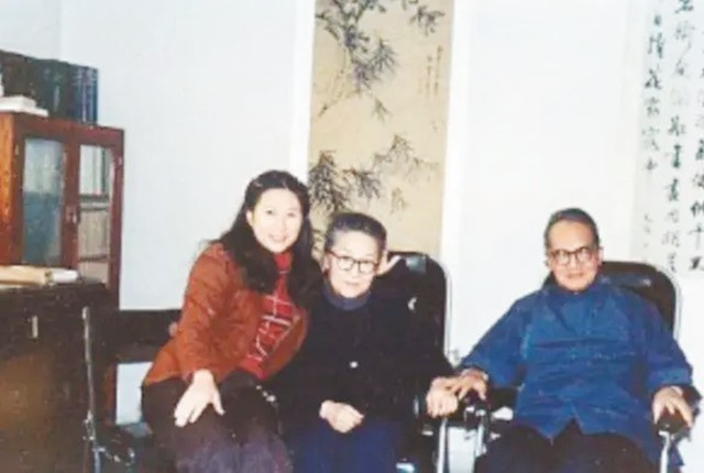 钟书$钱钟书女儿为父亲作了一幅画,杨绛欣赏完捧腹大笑,笑称太形象了