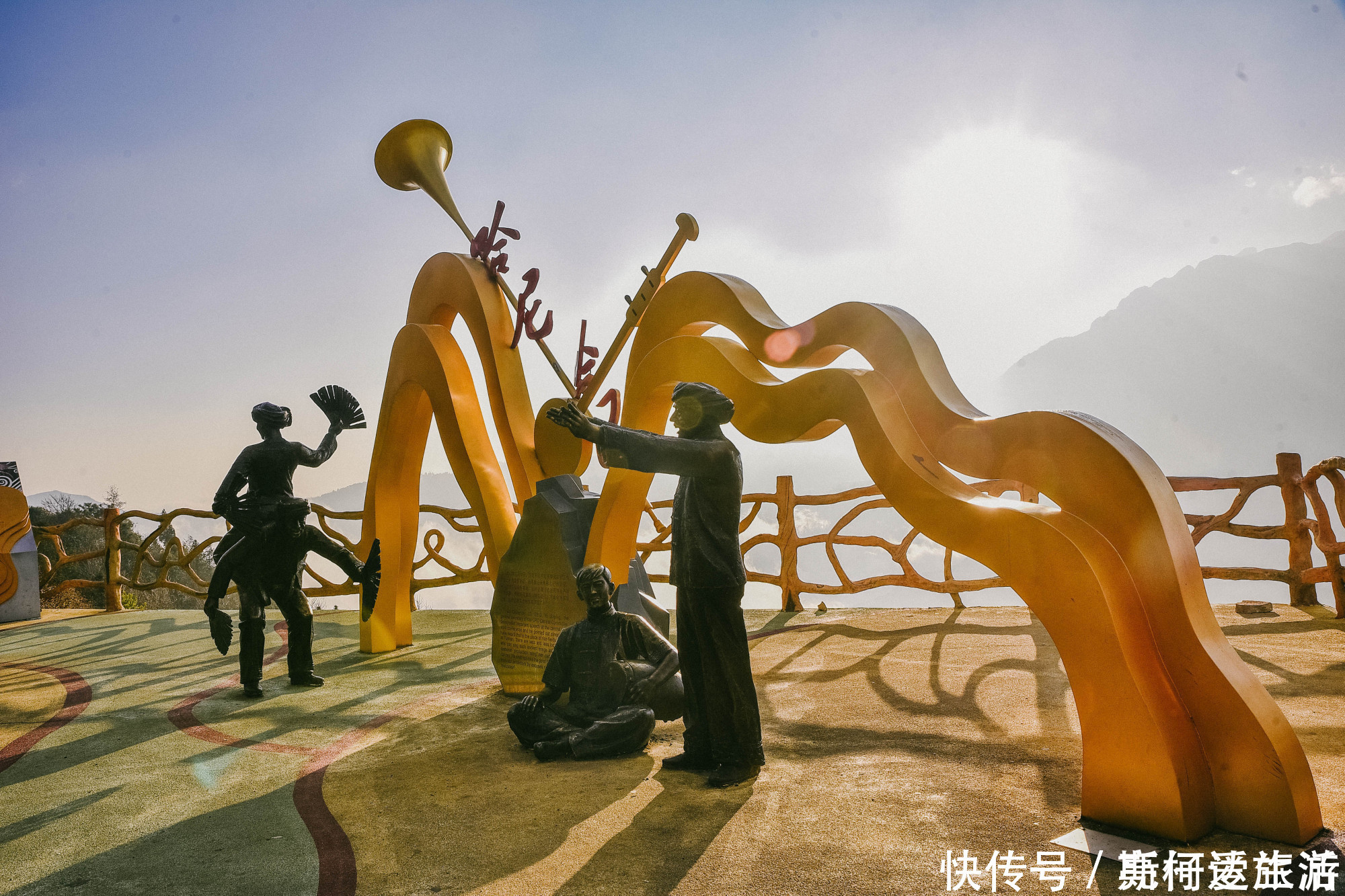 红河哈尼梯田|中国最大梯田，3700阶梯田像直插云海的天梯，游客：第一次见