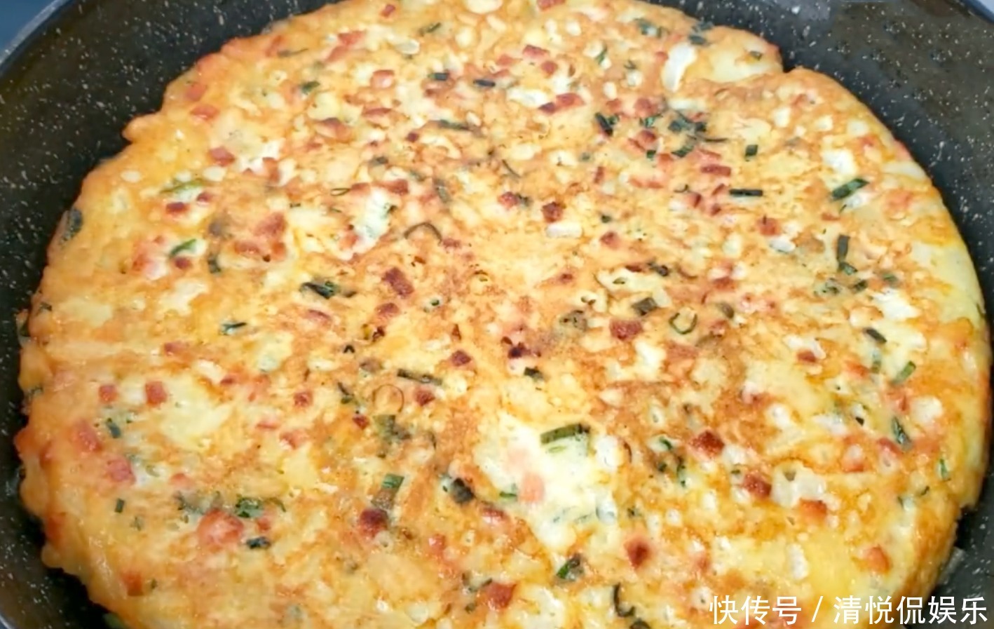 咸香|土豆不要炒着吃了,换个新吃法,咸香美味,一口下去满满的馅料