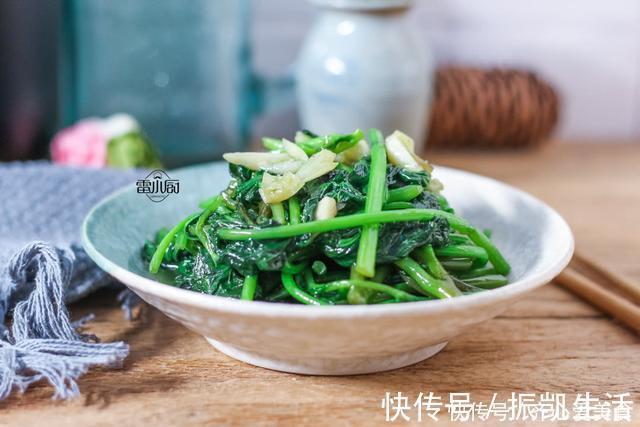 很多人冷落了这种瓜的叶子,它可是真正的长寿食材,蔬菜皇后!