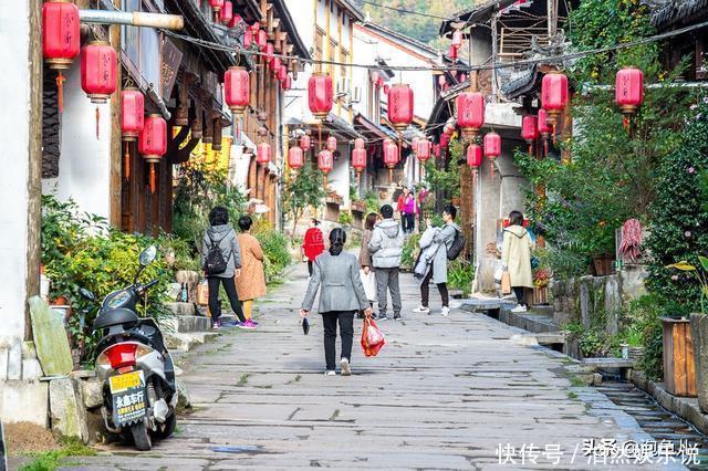 小城|藏在秦岭的陕南小城，常住人口只有7000，街上仅有一辆出租车