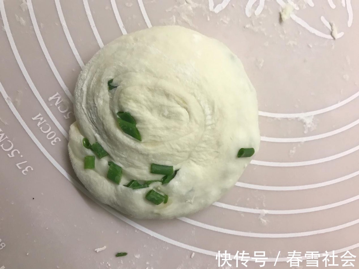 烫面葱油饼|在家制作好吃美味的葱油饼,香气四溢,健康又有营养