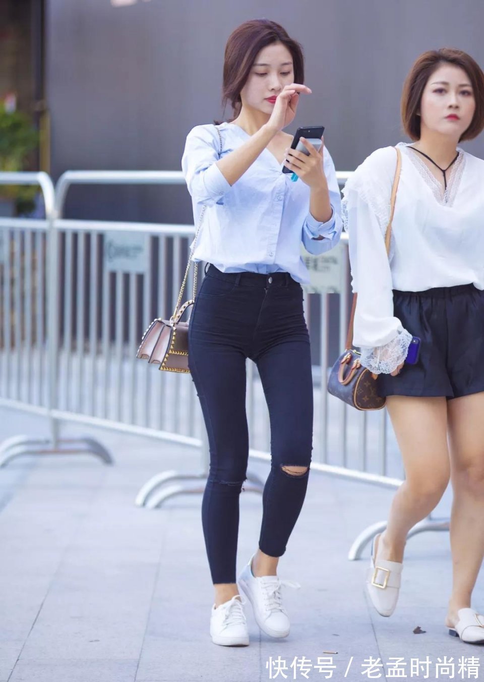 街拍|街拍: 文雅含蓄, 温柔之至的俏丽美女, 白色衬衣很显清纯好气质!