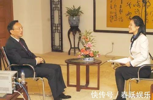 书法作品@杨洁篪罕见挥毫秀书法,笔意顾盼,似奇反正,楷书精妙胜书协专家