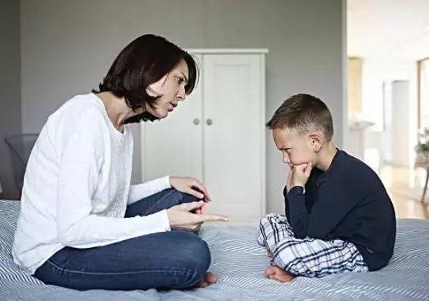 习惯性|为什么孩子总爱“咬指甲”?是什么原因?将来都逃不过这几种结局