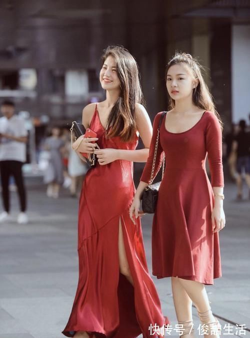 红色 时尚闺蜜不在一个感觉，穿红裙子出去玩，不同风格真时髦！
