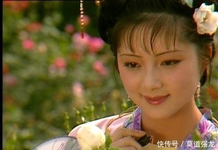 薛宝钗@莺儿同宝玉微露意:她还有几样世人没见过的好处,究竟指的是什么