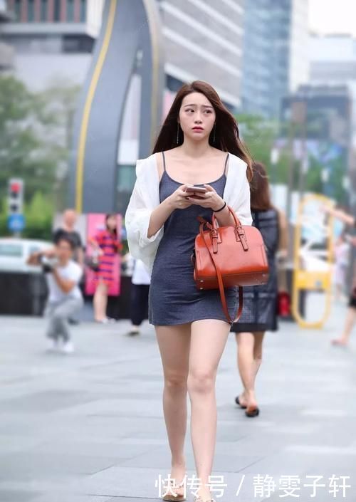 身材|女神潮范儿美搭街拍身姿丰腴的美女,微胖的身材穿连衣裙才叫完美