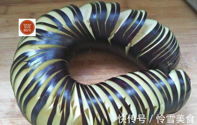 茄子|茄子最简单的做法,不炸不炒,儿子吃了2碗饭还要吃,实在太下饭