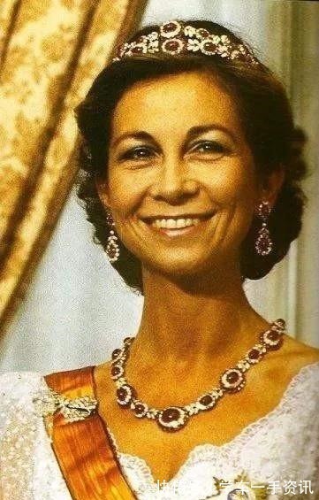 玛丽皇后$欧洲皇室红宝石首饰惊艳亮相,虽然历史悠久,却彰显着热烈的奢华!
