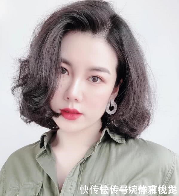 短发|四五十岁的女人,发型适合留短不留长,试试这5款,显气质又好看